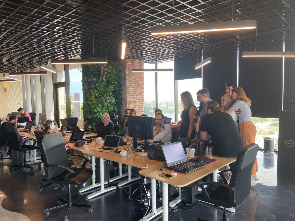 Inweb ofis ve ekip fotoğrafı